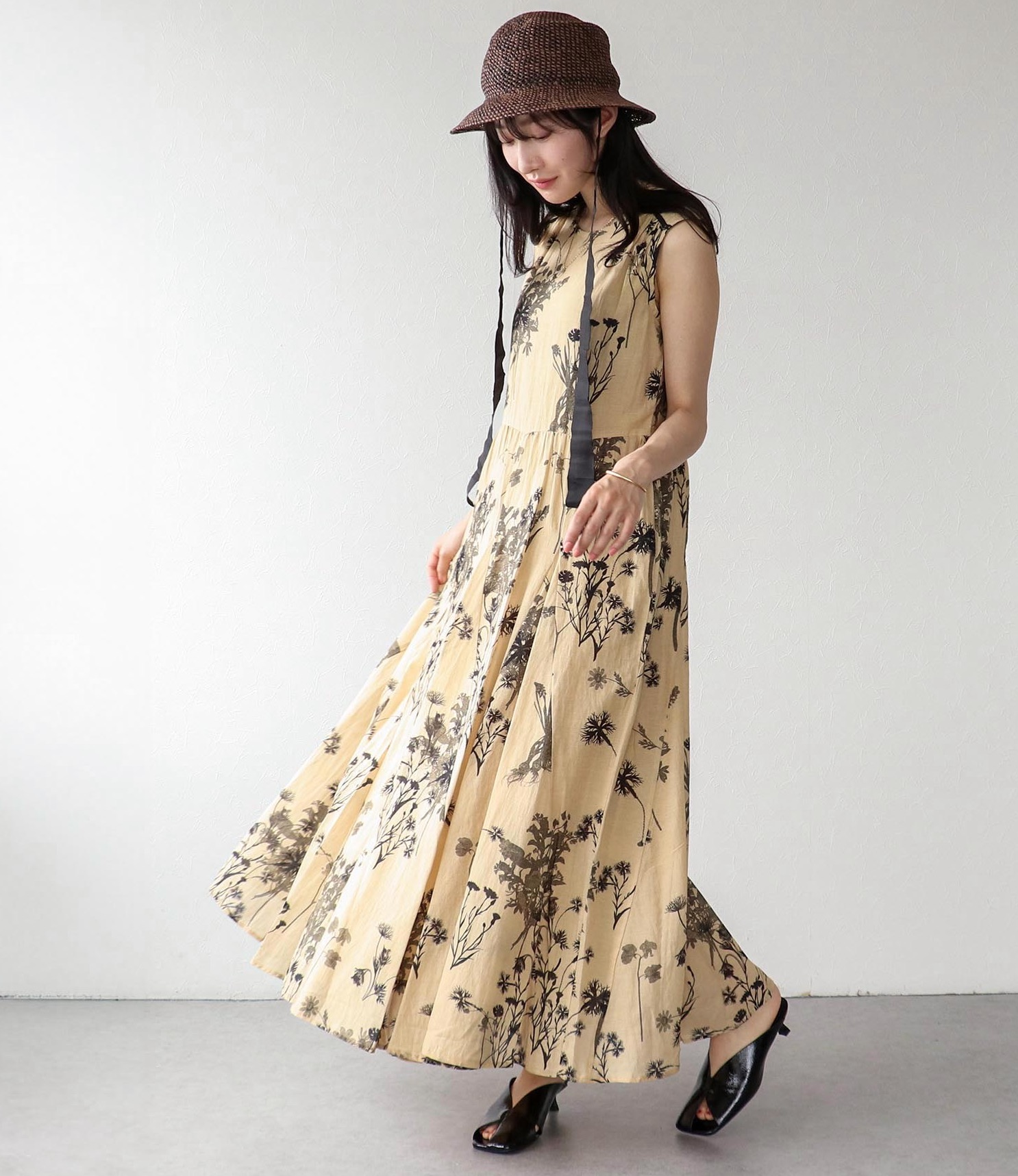 極美品 Emilyan 麻調ボタニカルプリントワンピース Emilyan（エミリアン）の「【手洗いできる♪】麻調ボタニカル
