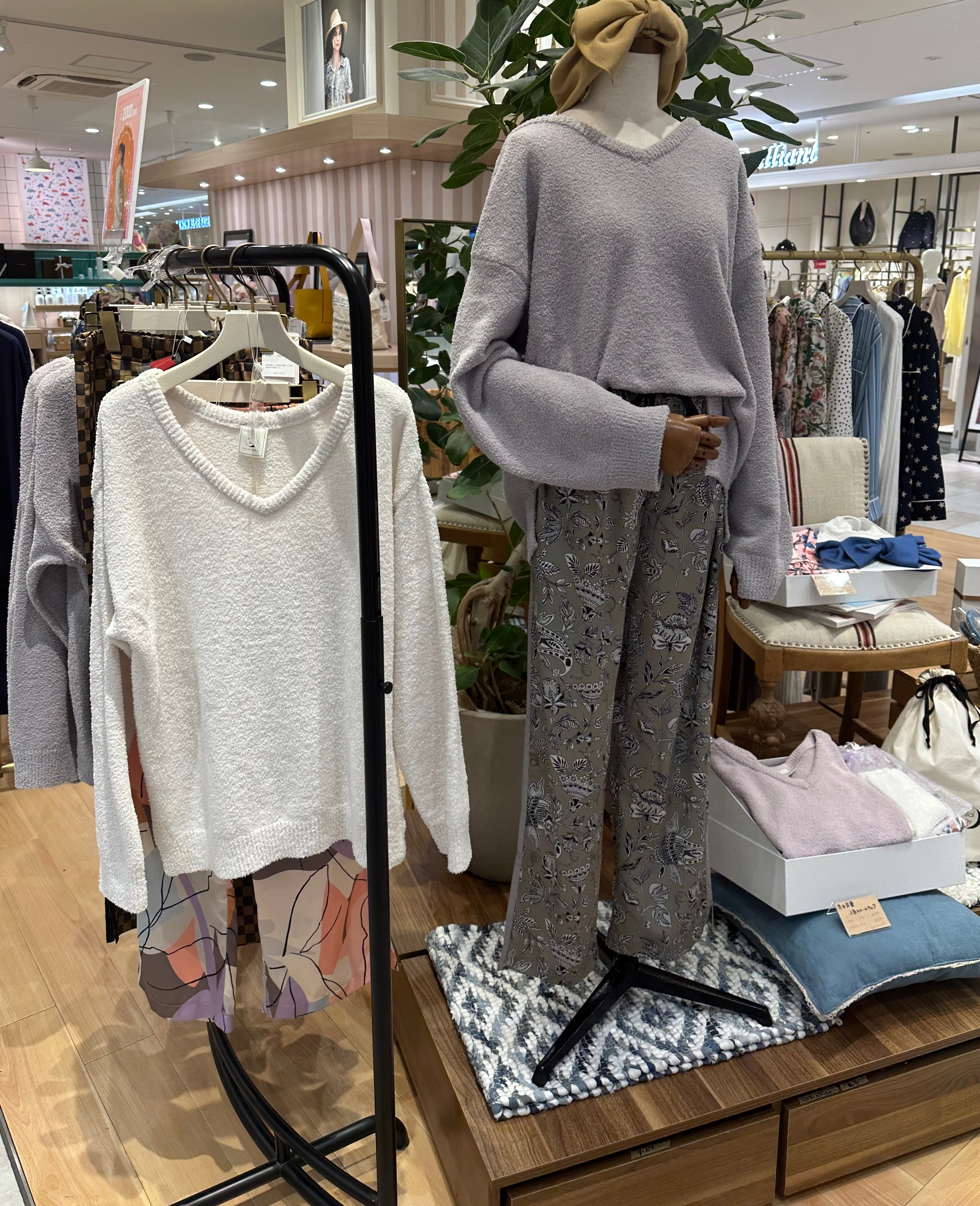 白のポリエステルルームウェアセット apres jour パジャマ ルームウェア 「apres clair 」「miffy70th