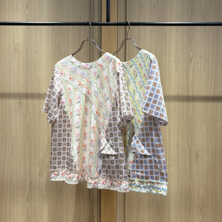 波うつ浮き輪と花のBL