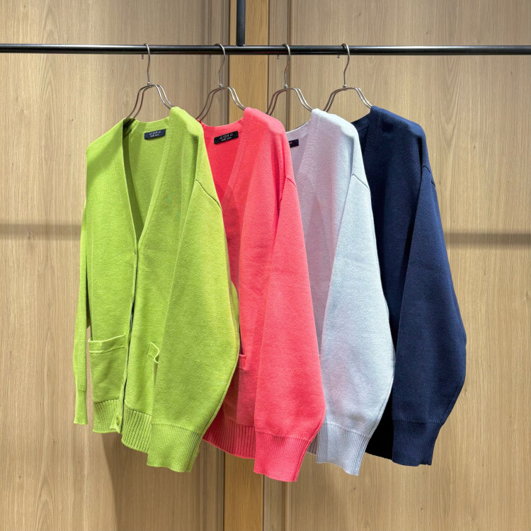 長く着られるVカーデ