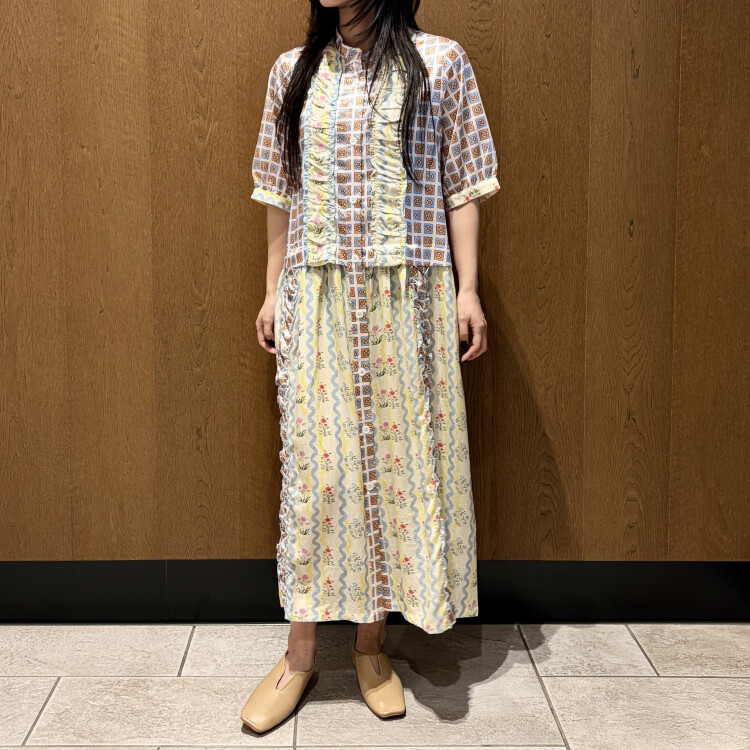 波うつ浮き輪と花のPO