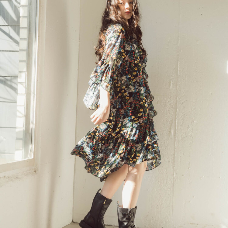 🖤フリルカラーボリュームチュニックワンピース🌼