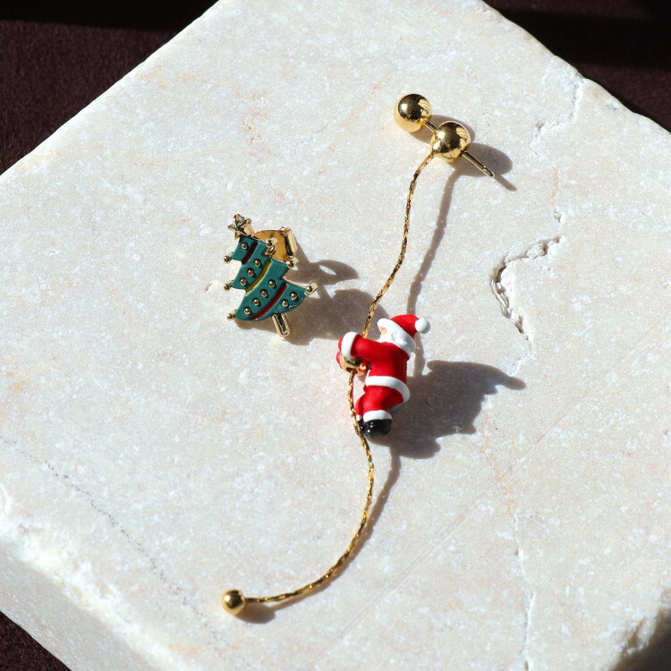 🎅サンタクロース×ツリーアシメピアス🎅