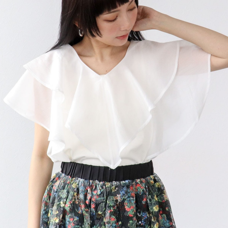 🪽 布帛使いフリルカラープルオーバー🤍🖤