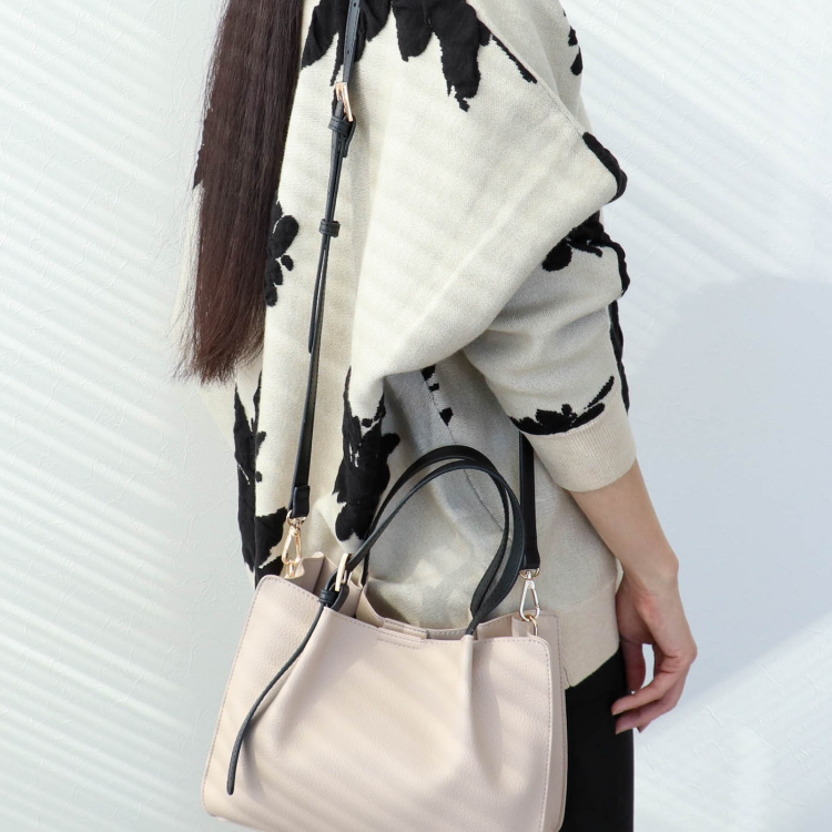 👜フェイクレザーショルダーバッグ付きスクエアトート👜