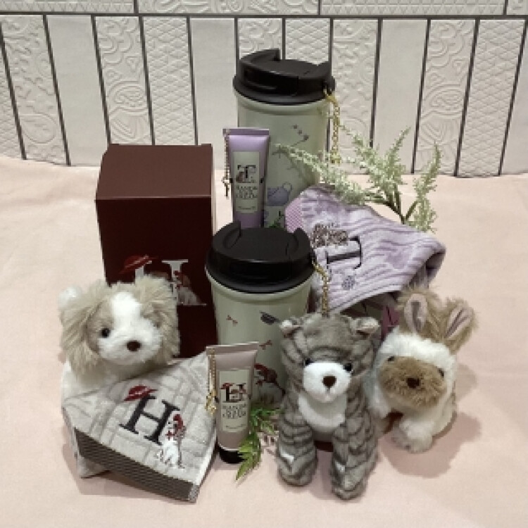 スタッフおすすめ！　自分にも誰かにも贈りたくなるイニシャルシリーズに「H」と「T」が新登場！