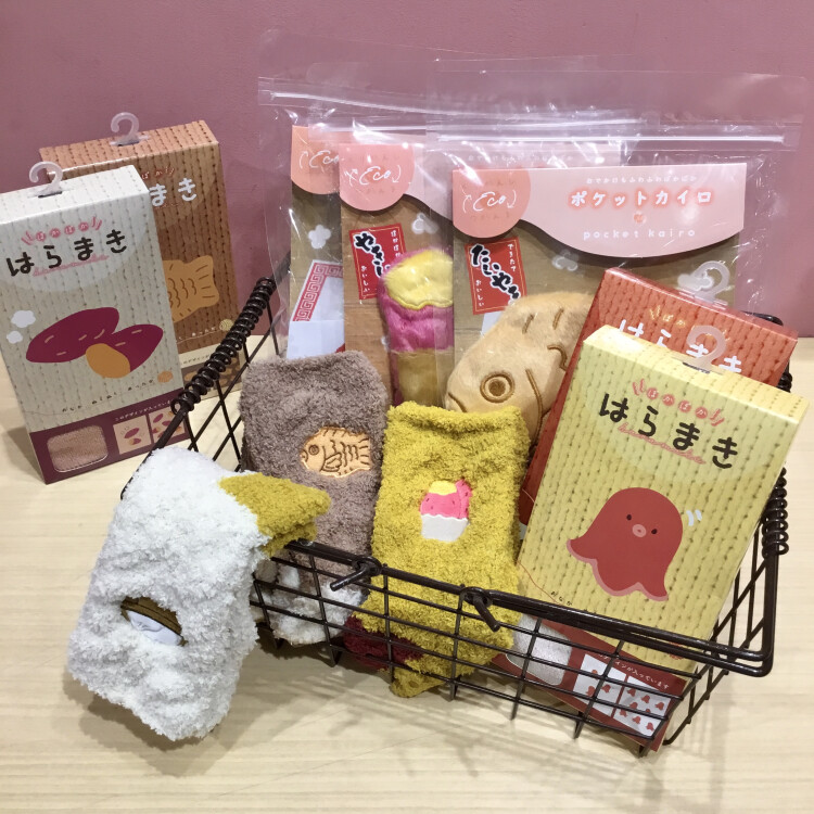 食べ物モチーフの防寒グッズが入荷しました🌟