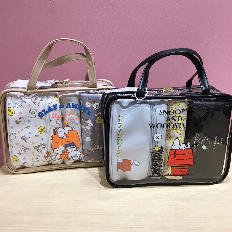 スヌーピーのトラベルポーチセットが入荷しております🐶