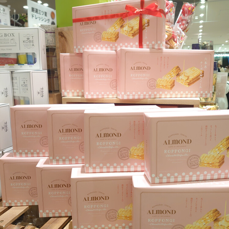 『アマンド　六本木チーズミルフィーユ』入荷しました!!